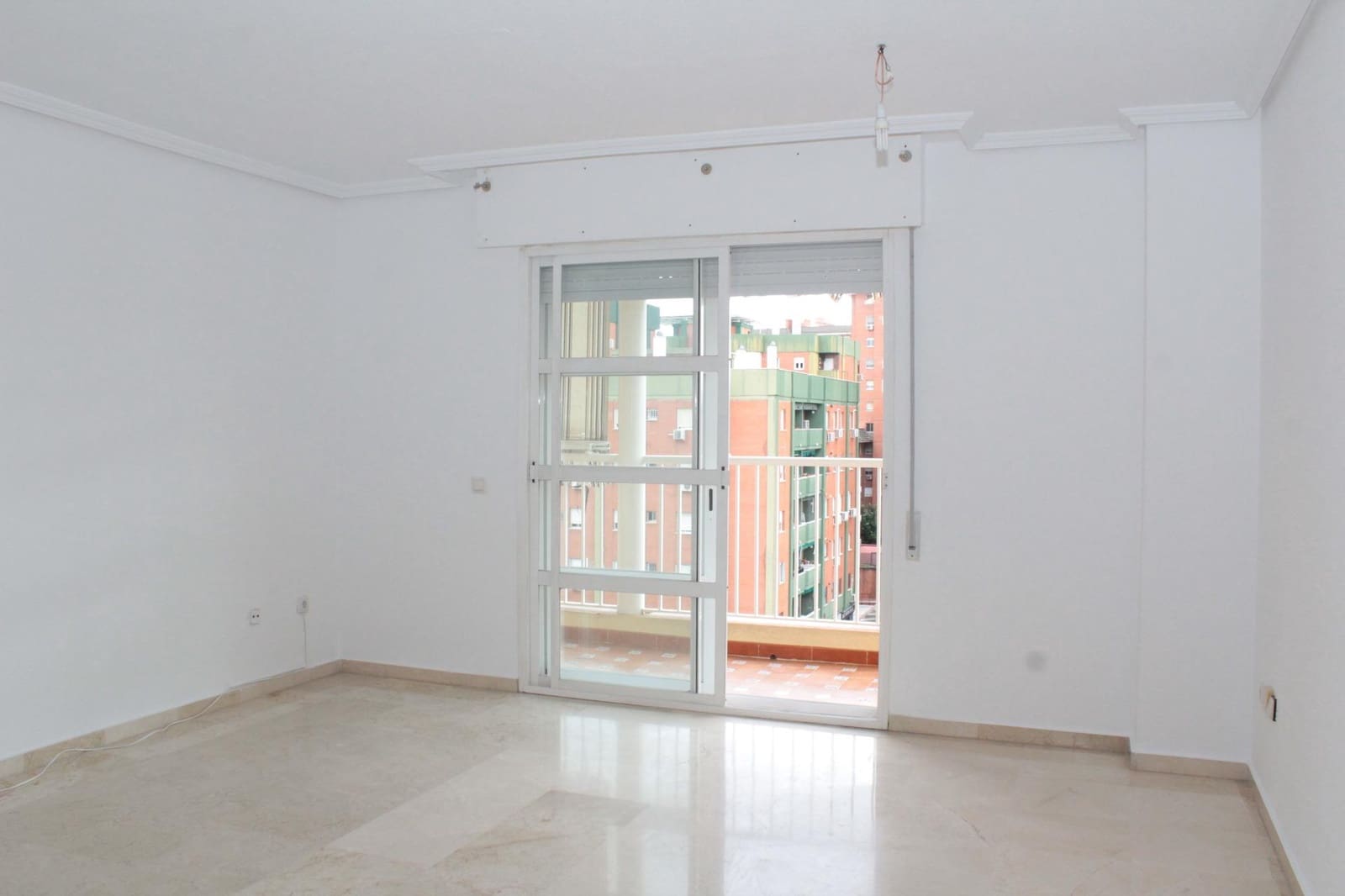 4 soverom Leilighet til leie i Sevilla by med garasje - € 1 350 (Ref: 5010861)