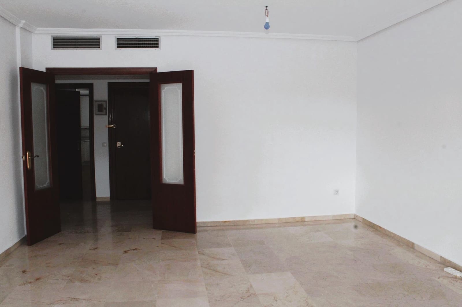 4 soverom Leilighet til leie i Sevilla by med garasje - € 1 350 (Ref: 5010861)