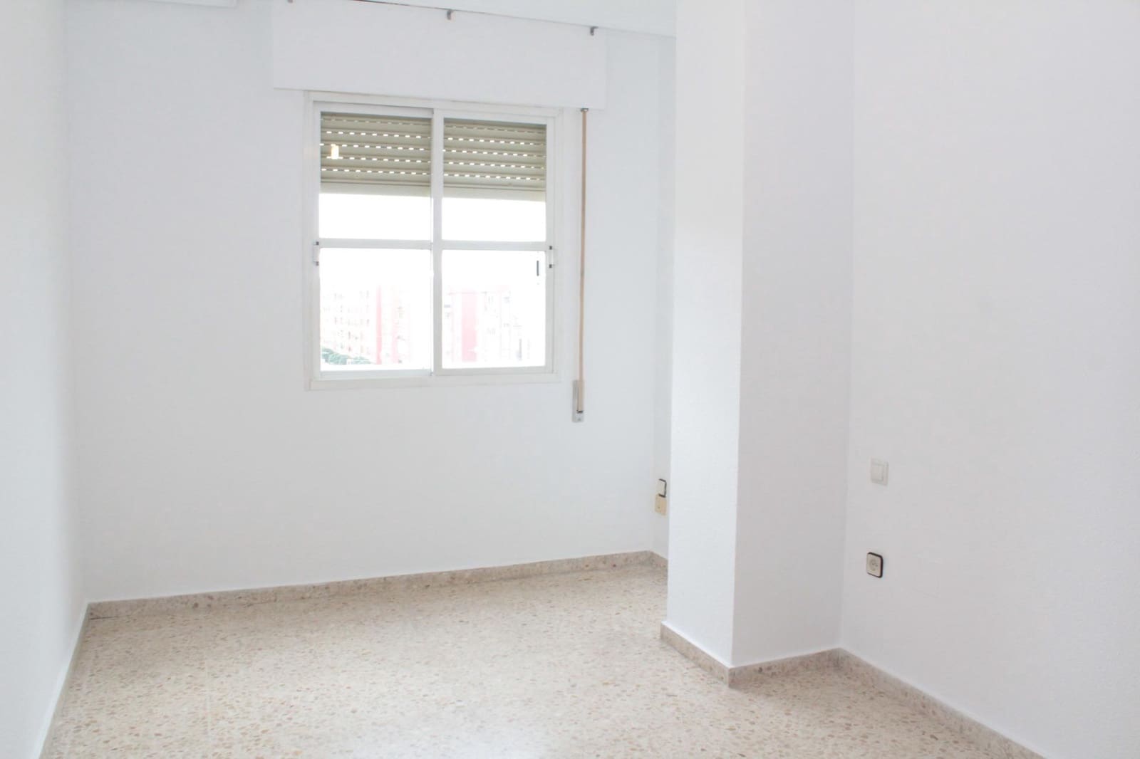 4 soverom Leilighet til leie i Sevilla by med garasje - € 1 350 (Ref: 5010861)