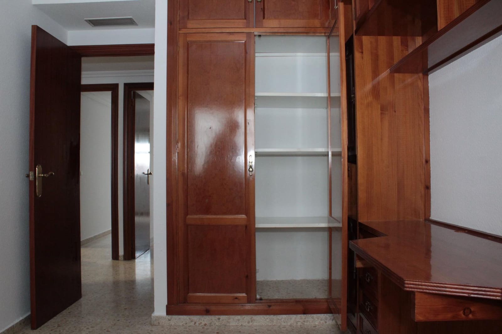 4 soverom Leilighet til leie i Sevilla by med garasje - € 1 350 (Ref: 5010861)