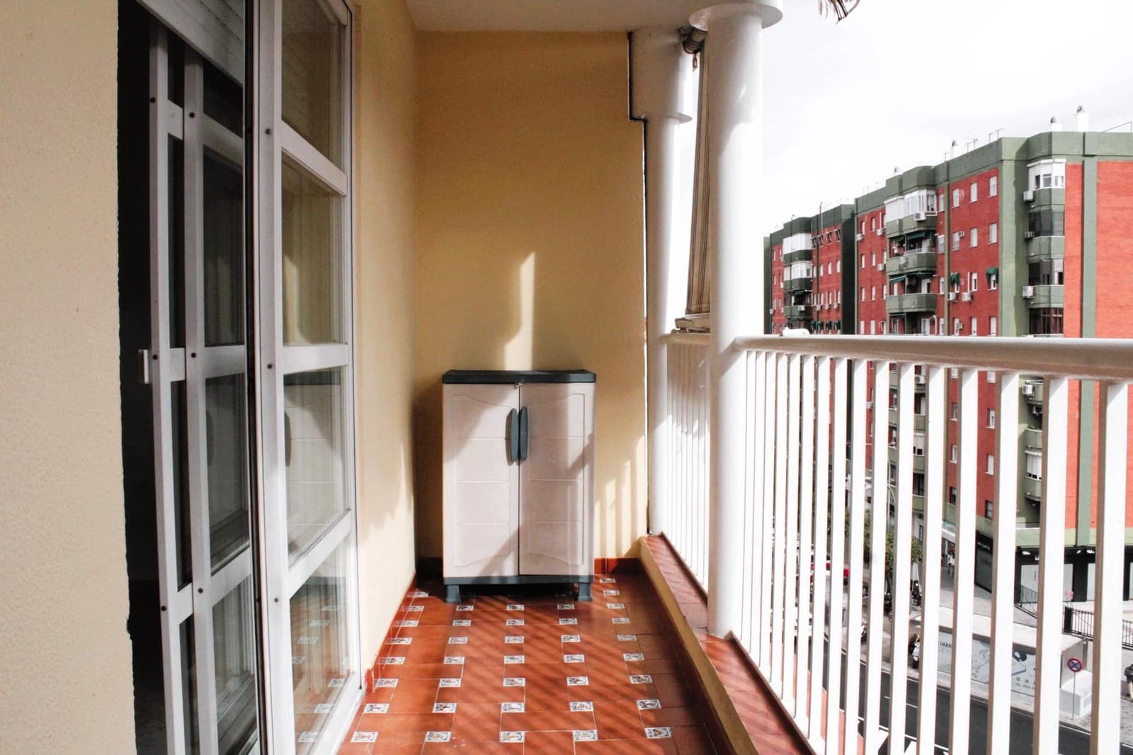 4 soverom Leilighet til leie i Sevilla by med garasje - € 1 350 (Ref: 5010861)