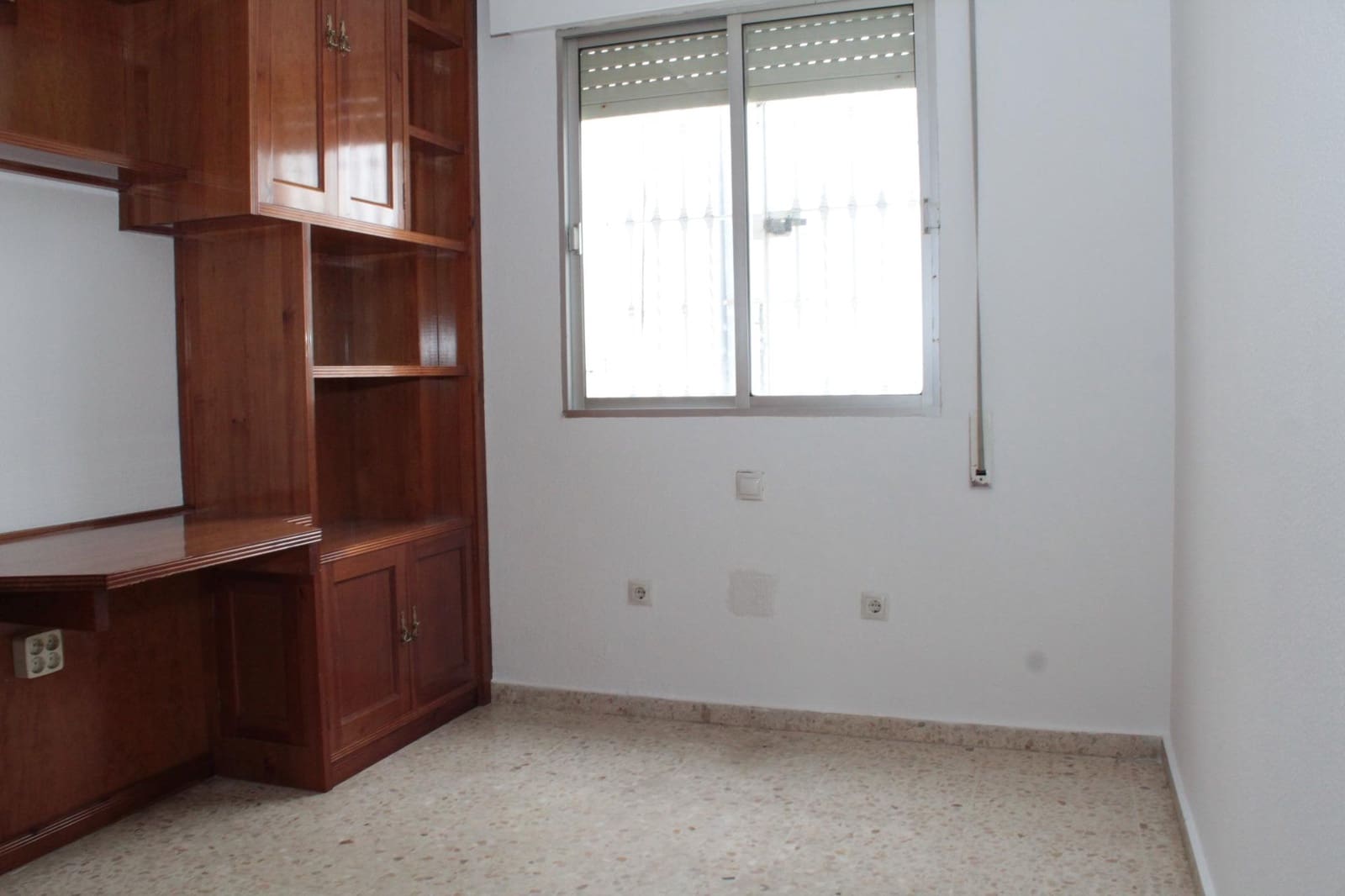 4 soverom Leilighet til leie i Sevilla by med garasje - € 1 350 (Ref: 5010861)