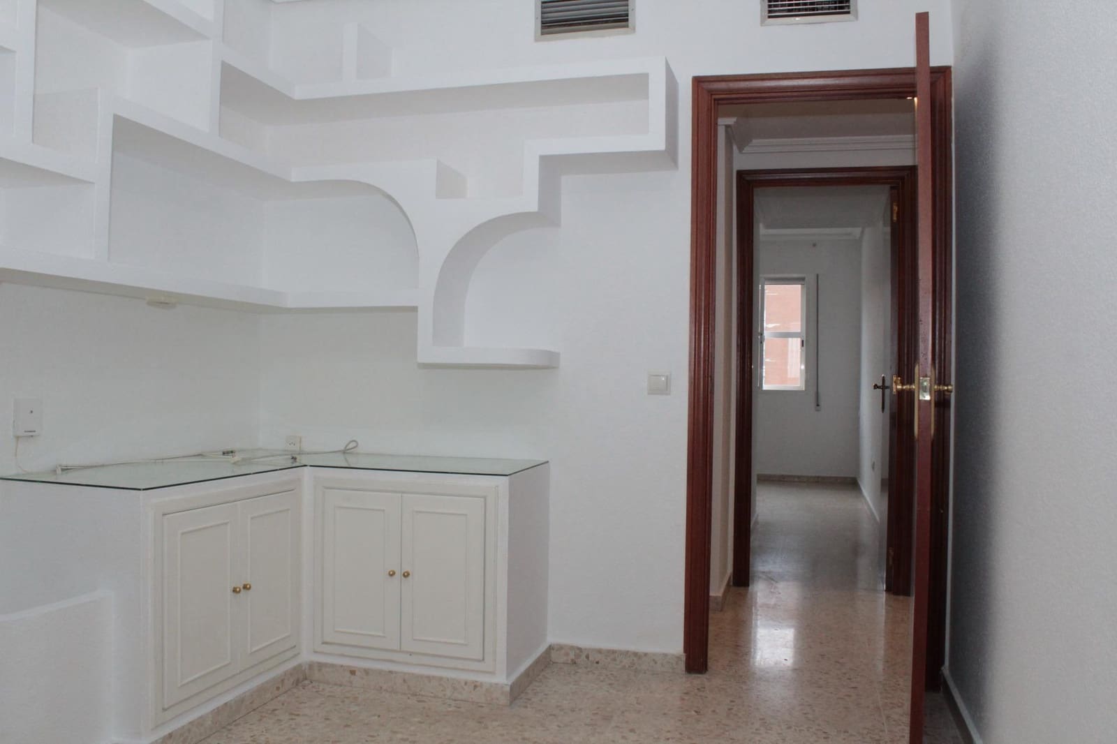 4 soverom Leilighet til leie i Sevilla by med garasje - € 1 350 (Ref: 5010861)