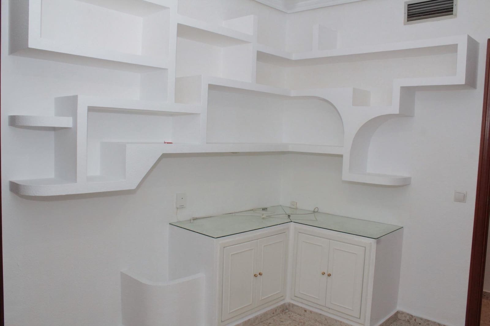 4 soverom Leilighet til leie i Sevilla by med garasje - € 1 350 (Ref: 5010861)