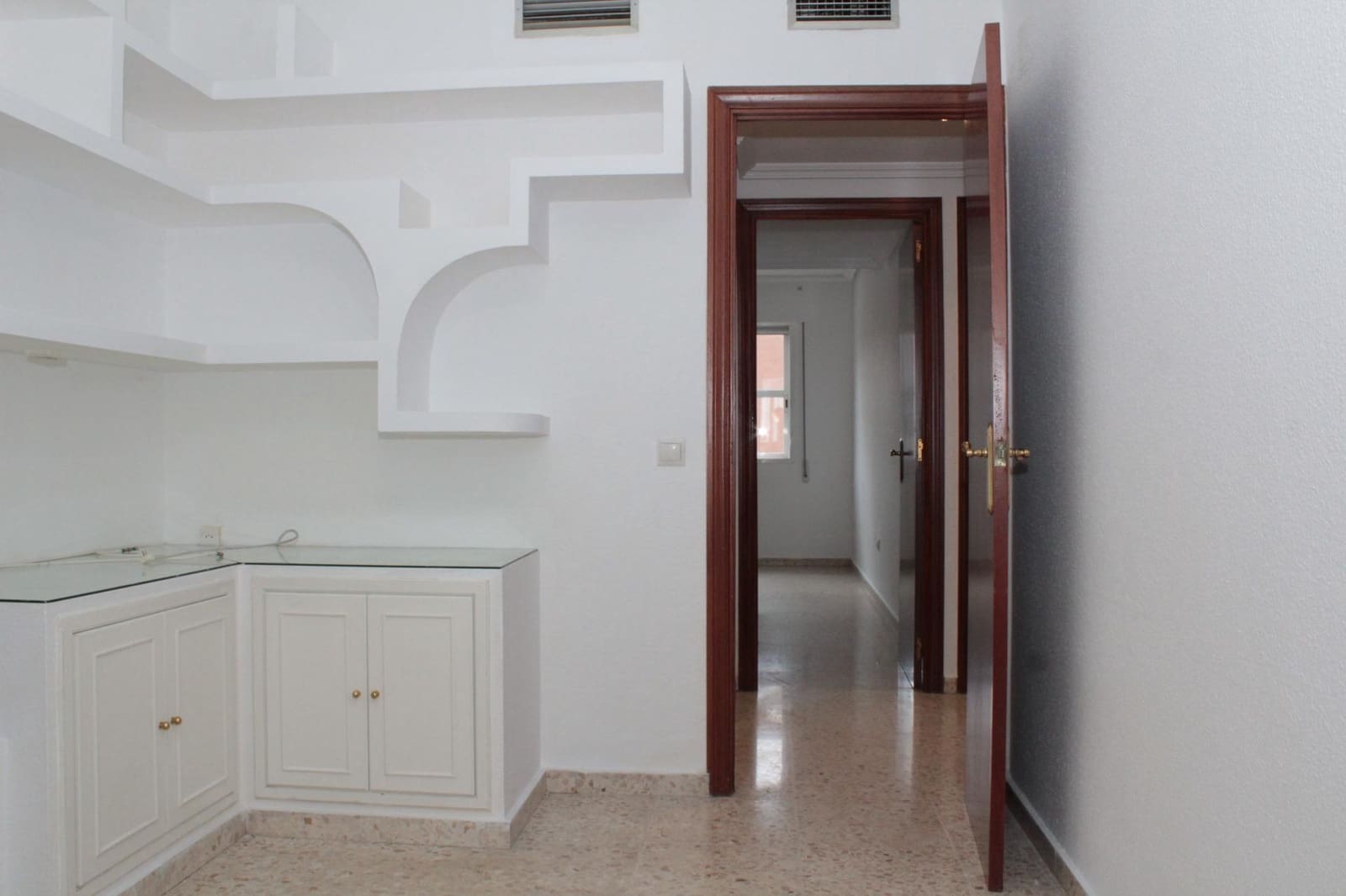 4 soverom Leilighet til leie i Sevilla by med garasje - € 1 350 (Ref: 5010861)