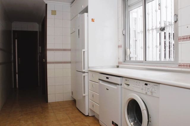 Piso de 4 habitaciones en Sevilla ciudad en alquiler con garaje - 1.350 € (Ref: 5010861)