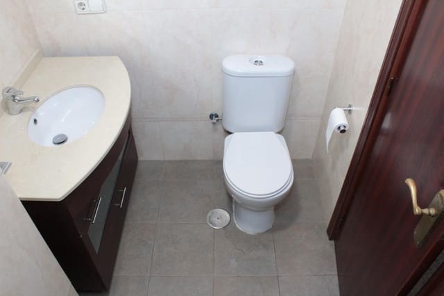 Piso de 4 habitaciones en Sevilla ciudad en alquiler con garaje - 1.350 € (Ref: 5010861)