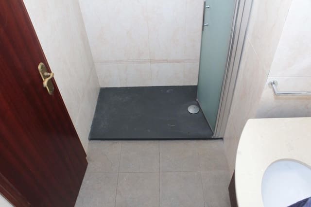 Piso de 4 habitaciones en Sevilla ciudad en alquiler con garaje - 1.350 € (Ref: 5010861)