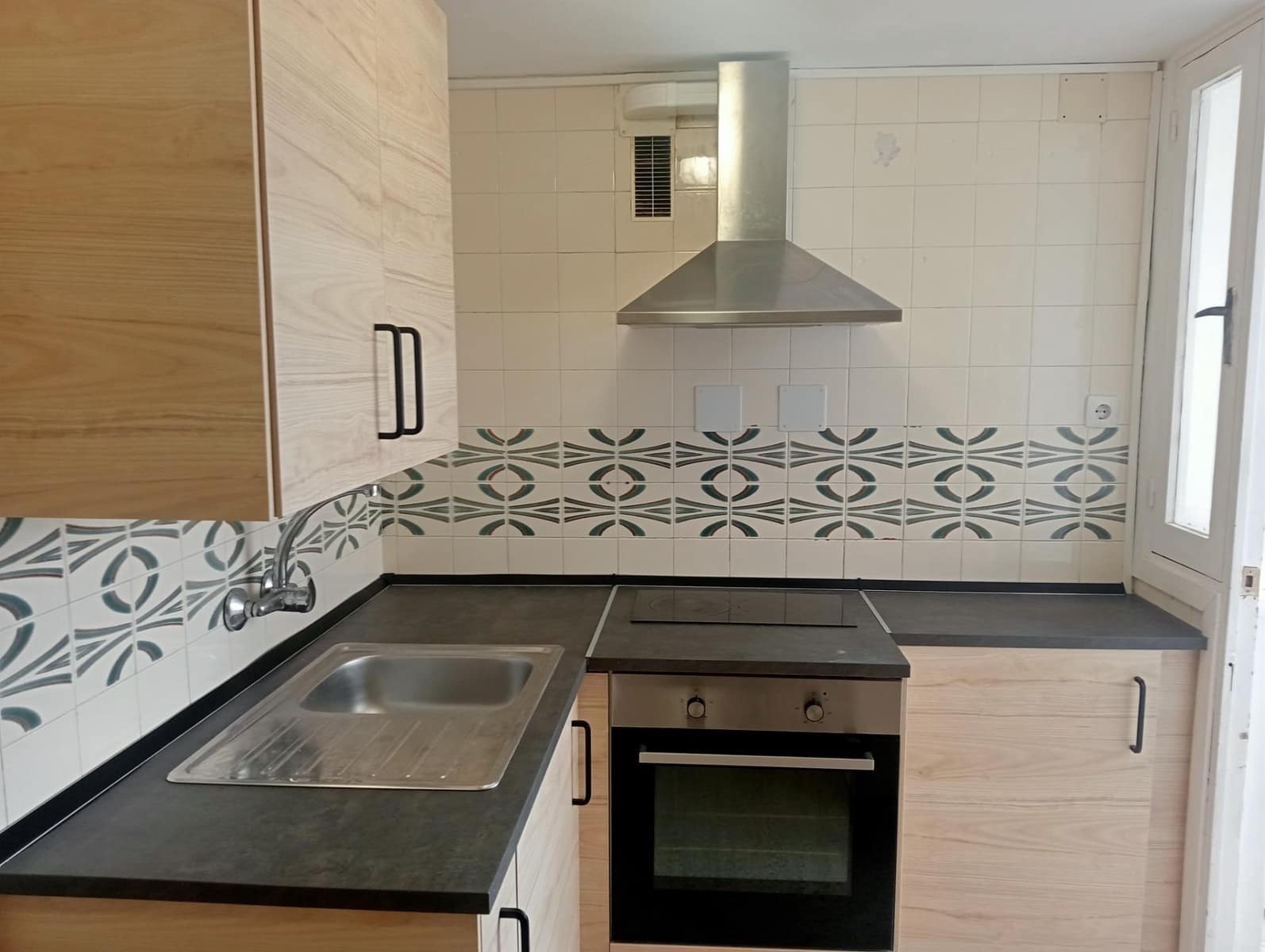 3 sypialnia Mieszkanie do wynajęcia w Miasto Sewilla - 900 € (Ref: 5564843)