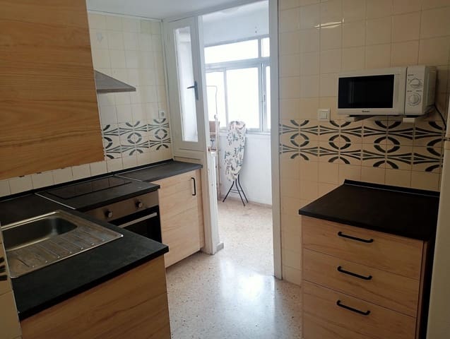 3 sypialnia Mieszkanie do wynajęcia w Miasto Sewilla - 900 € (Ref: 5564843)