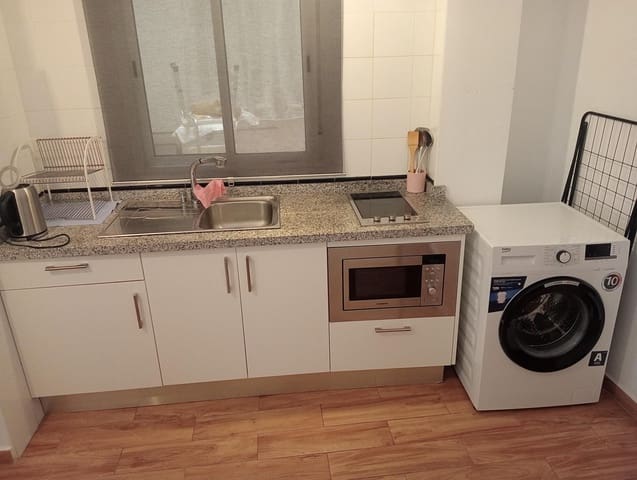 1 soveværelse Lejlighed til leje i Sevilla by - € 900 (Ref: 5855452)