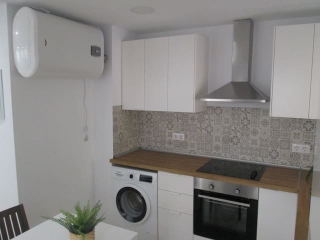 2 soveværelse Lejlighed til leje i Sevilla by - € 800 (Ref: 6174631)