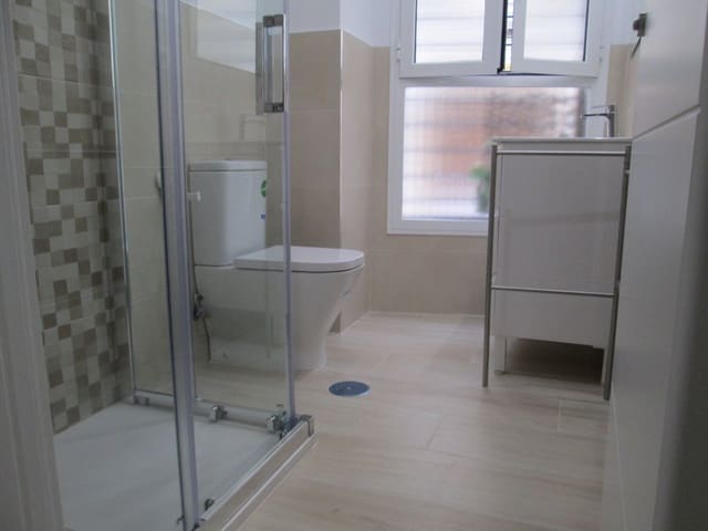 2 soveværelse Lejlighed til leje i Sevilla by - € 800 (Ref: 6174631)