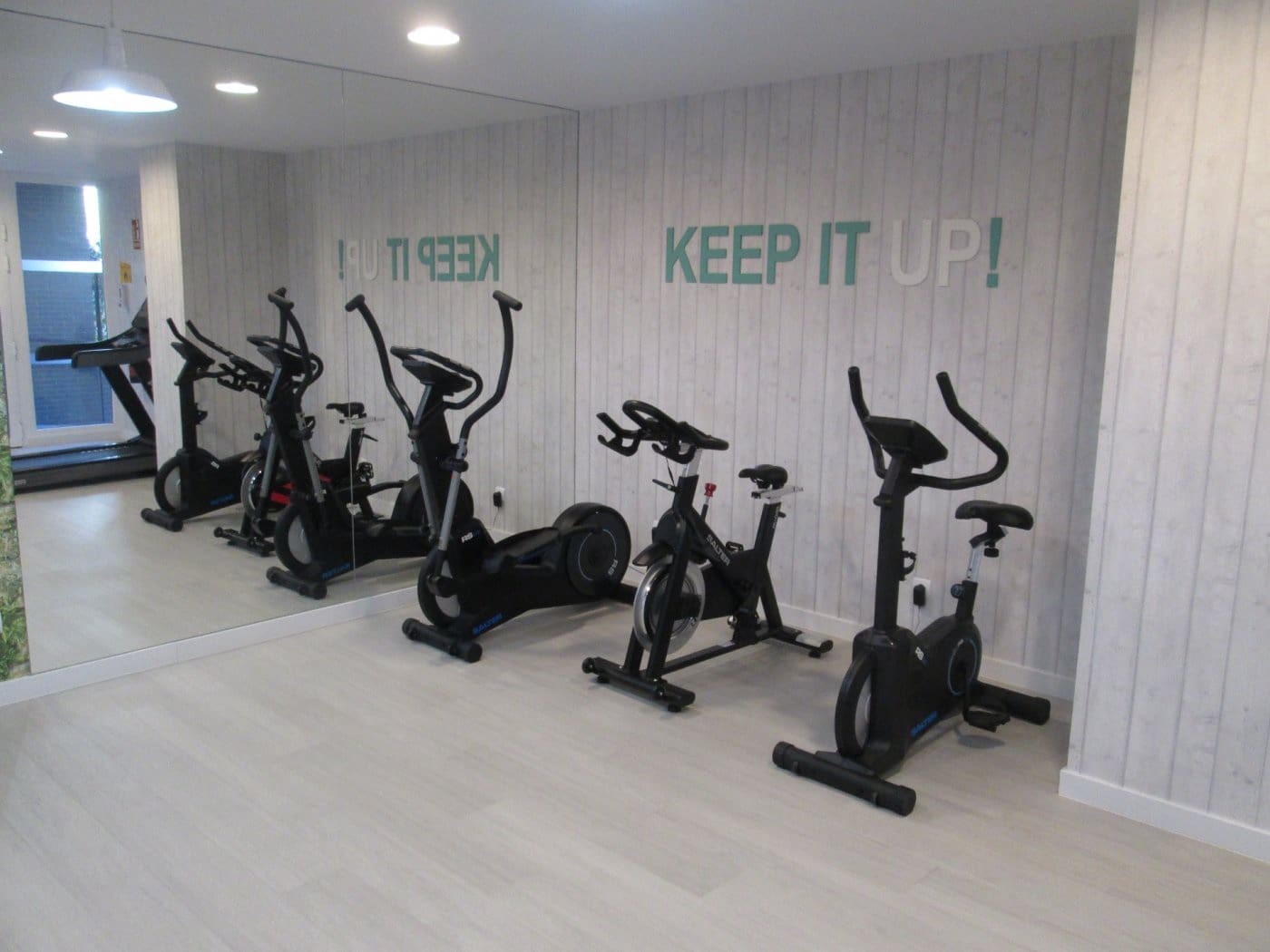 3 sovrum Lägenhet att hyra i Sevilla stad med pool garage - 1 150 € (Ref: 6491313)