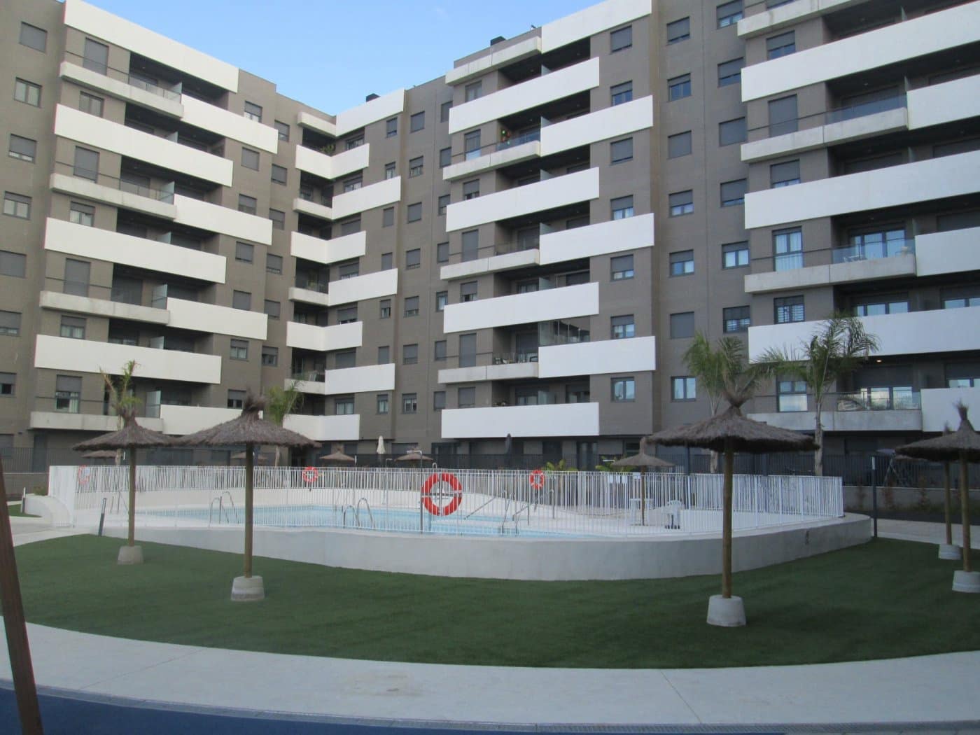 3 sovrum Lägenhet att hyra i Sevilla stad med pool garage - 1 150 € (Ref: 6491313)