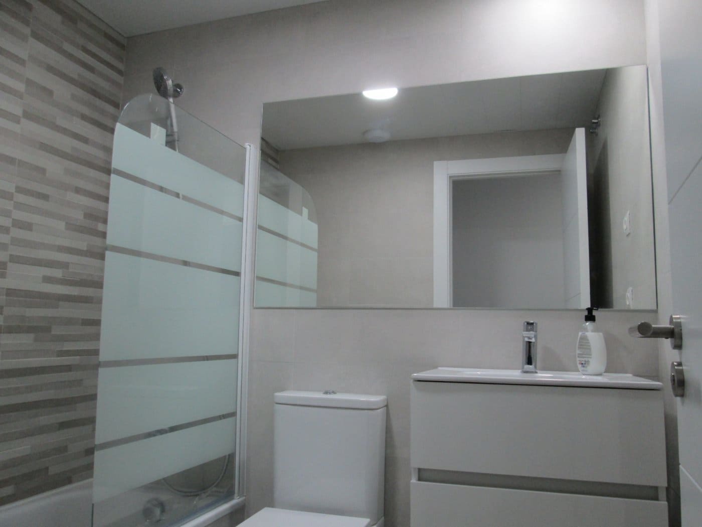 3 sovrum Lägenhet att hyra i Sevilla stad med pool garage - 1 150 € (Ref: 6491313)