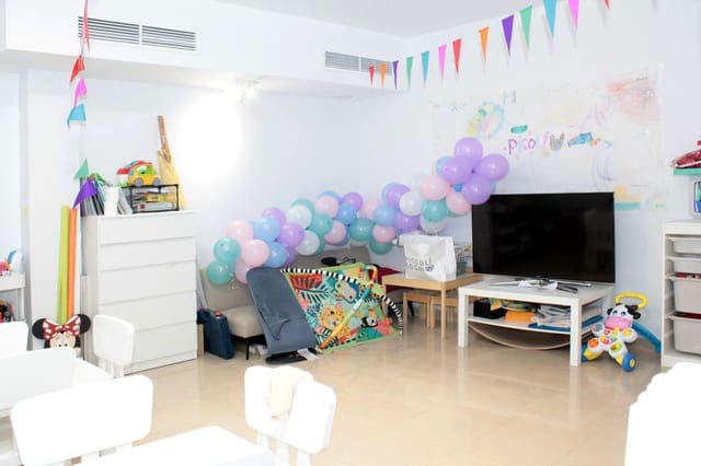 Local Commercial à louer à Nervión, Séville ville - 1 600 € (Ref: 7427368)