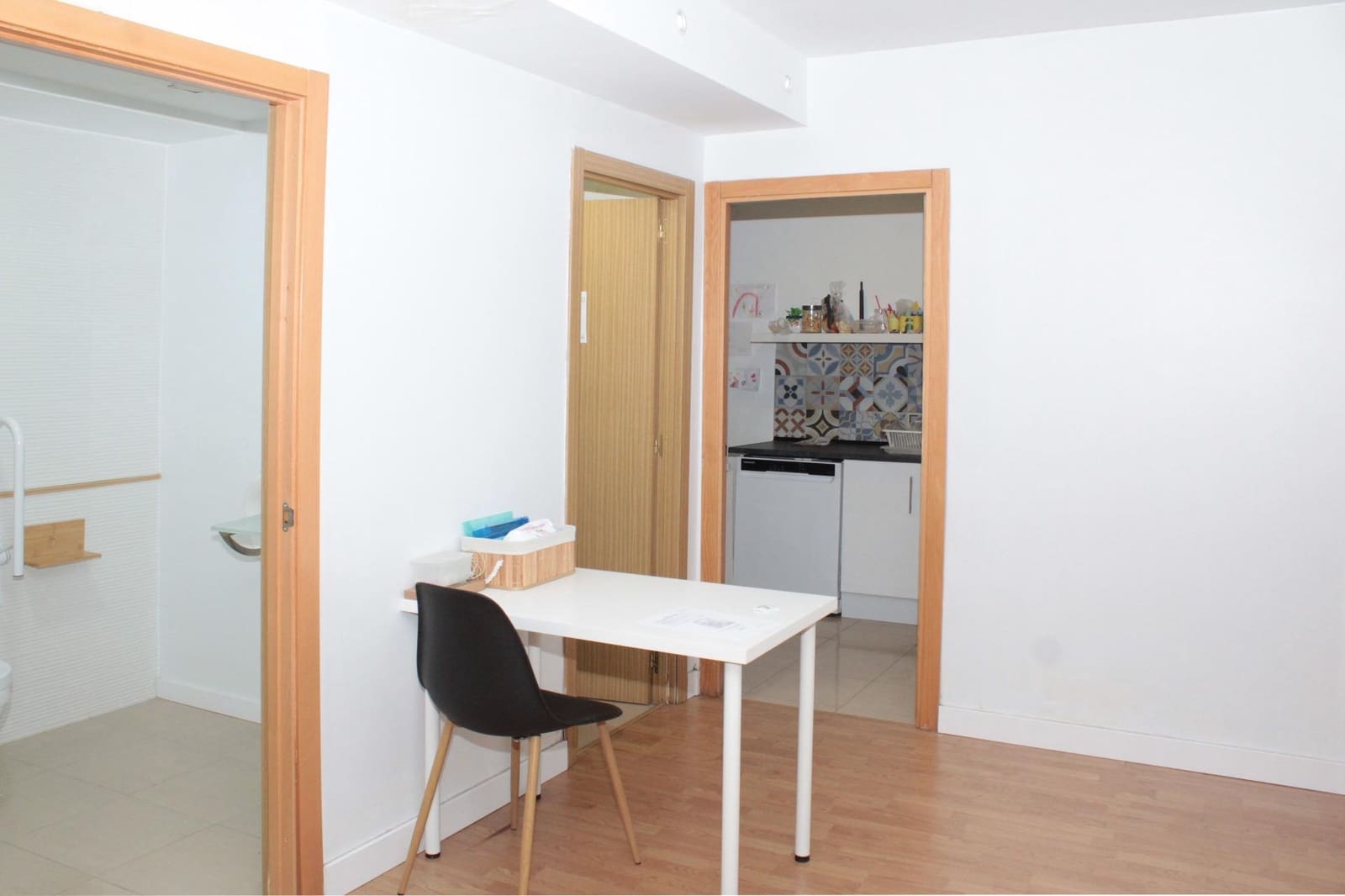 Commercial for rent in Seville city - € 1,600 (Ref: 7427368)