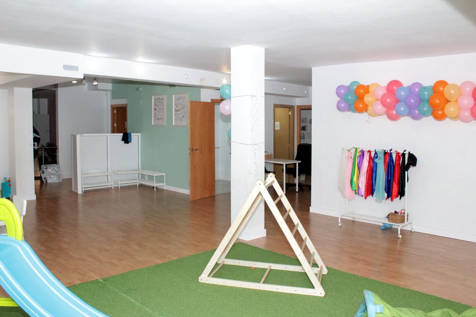 Commercial for rent in Seville city - € 1,600 (Ref: 7427368)