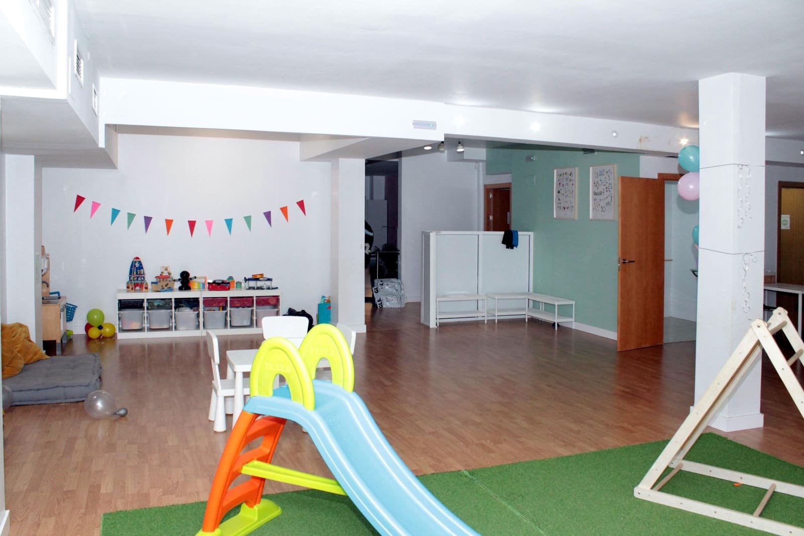 Commercial for rent in Seville city - € 1,600 (Ref: 7427368)