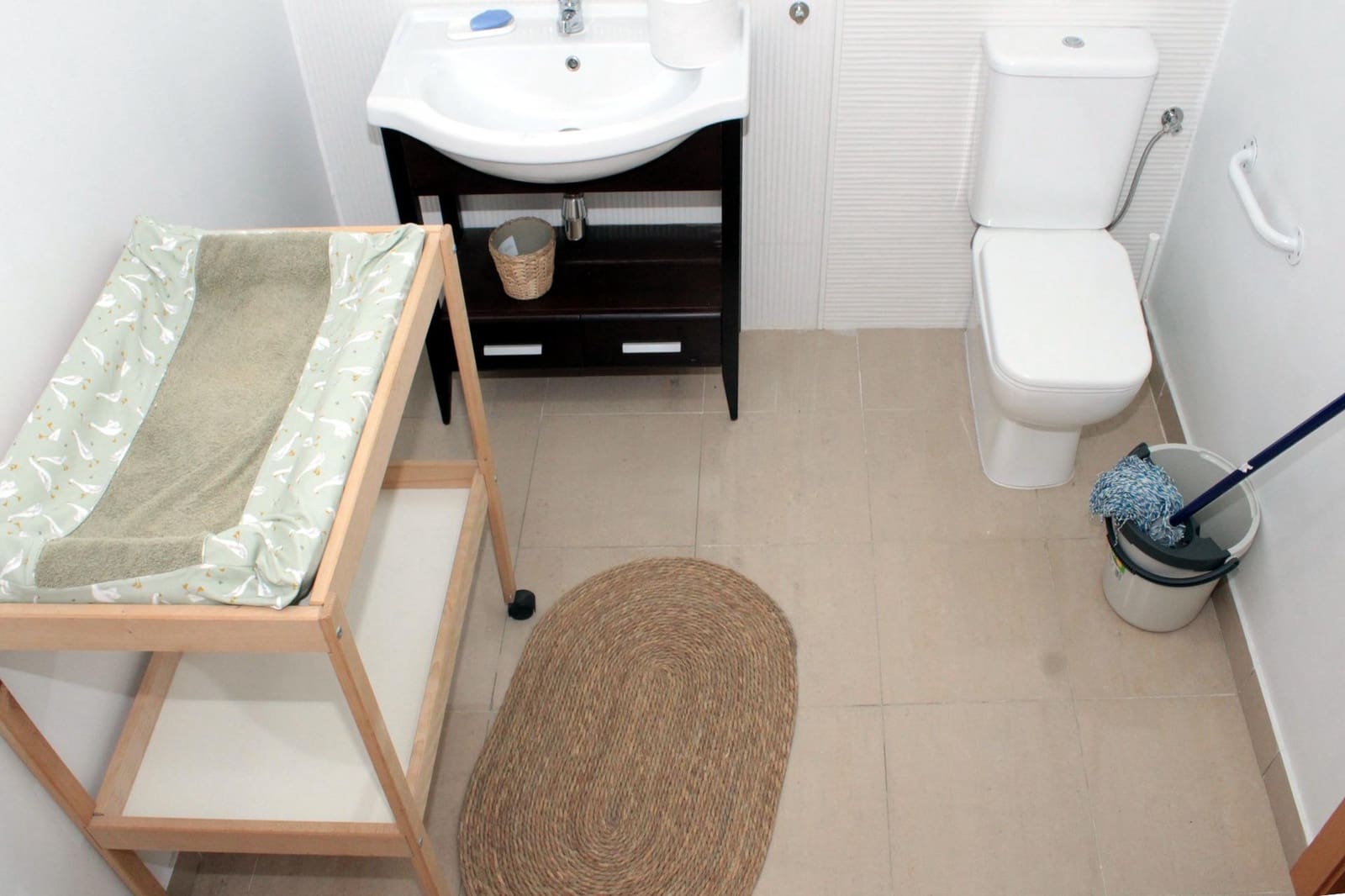 Commercial for rent in Seville city - € 1,600 (Ref: 7427368)