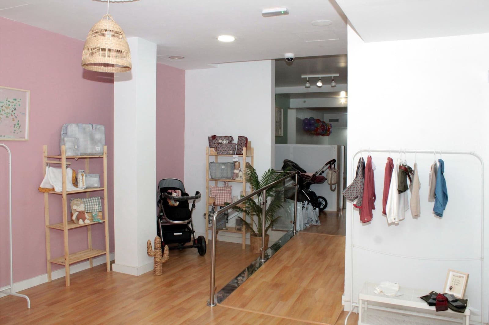 Commercial for rent in Seville city - € 1,600 (Ref: 7427368)