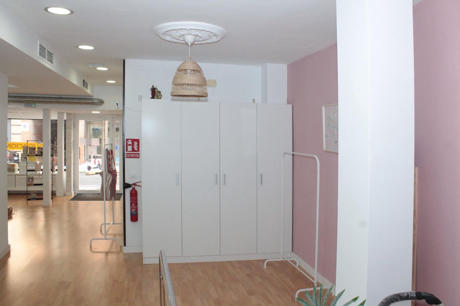 Commercial for rent in Seville city - € 1,600 (Ref: 7427368)
