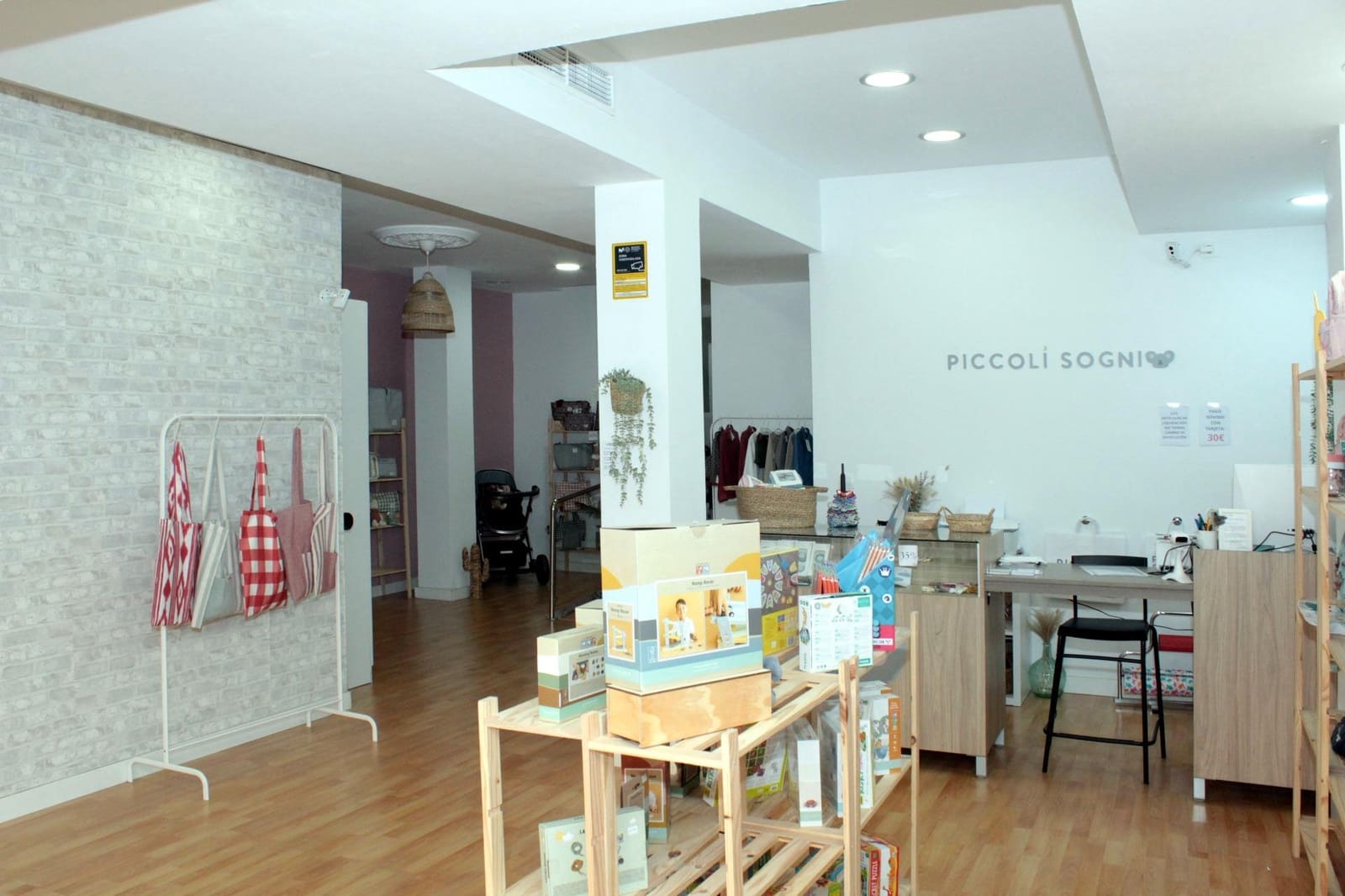 Commercial for rent in Seville city - € 1,600 (Ref: 7427368)