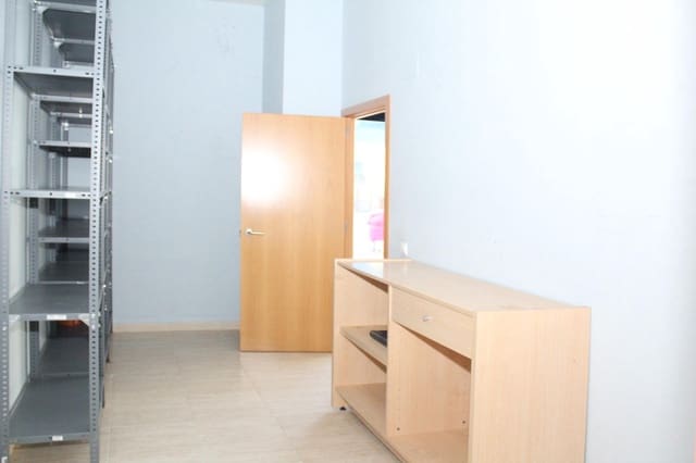 Erhverv til leje i Sevilla by - € 595 (Ref: 7686495)
