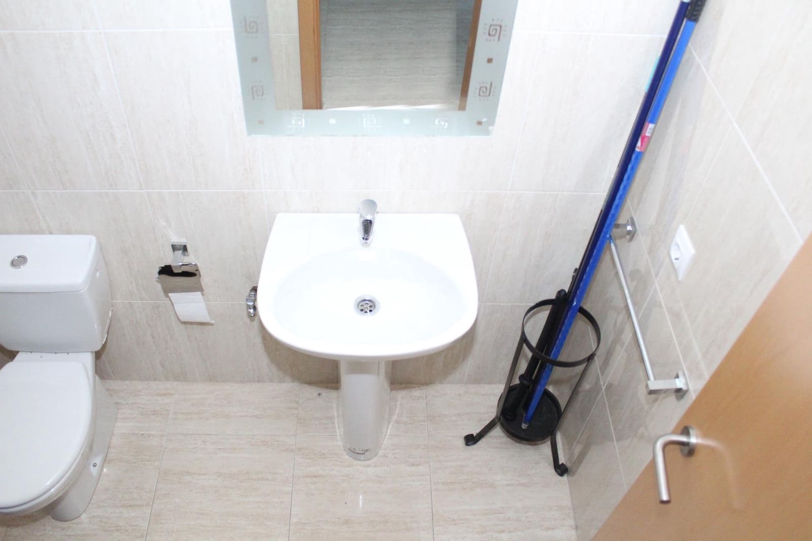 Kommersiell til leie i Sevilla by - € 595 (Ref: 7686495)