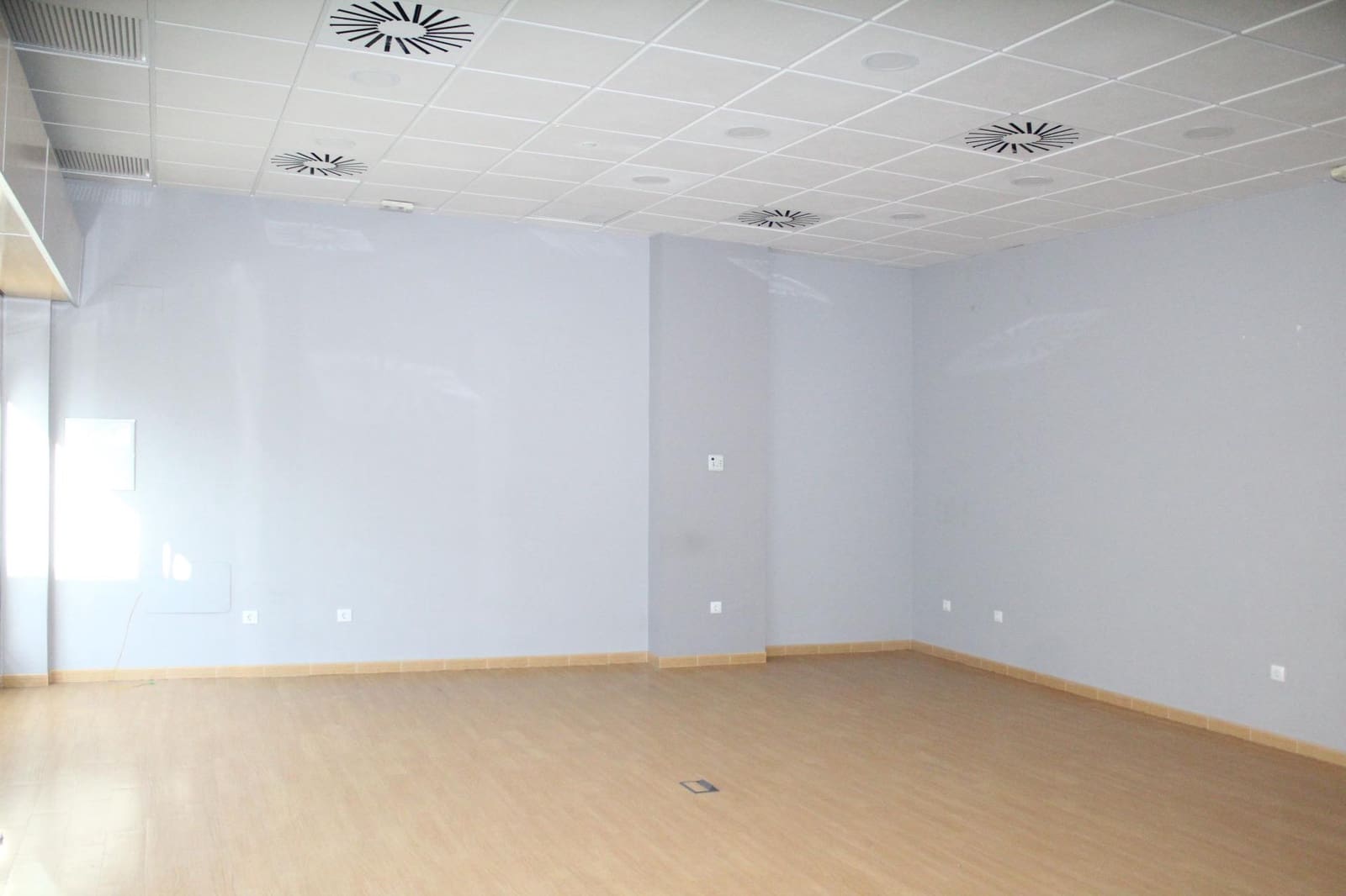 Kommersiell til leie i Sevilla by - € 595 (Ref: 7686495)