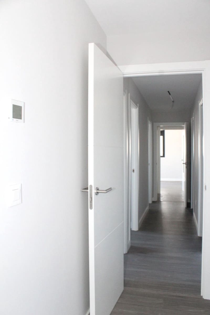 4 slaapkamer Flat te huur in Dos Hermanas met zwembad garage - € 1.300 (Ref: 8193872)