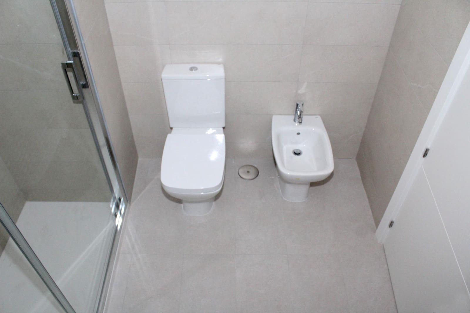 4 slaapkamer Flat te huur in Dos Hermanas met zwembad garage - € 1.300 (Ref: 8193872)