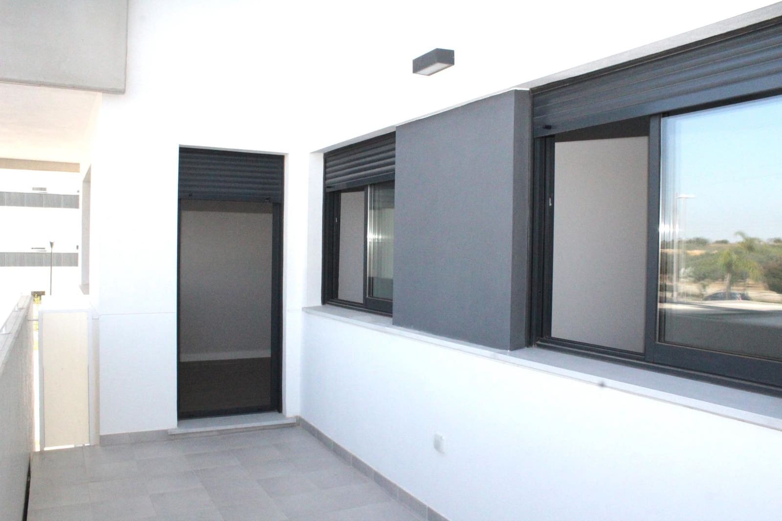 4 slaapkamer Flat te huur in Dos Hermanas met zwembad garage - € 1.300 (Ref: 8193872)