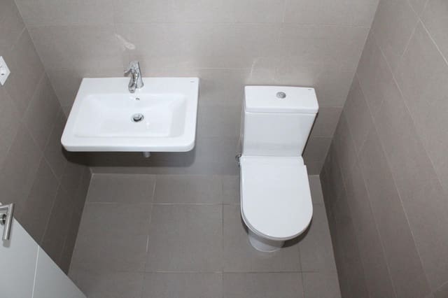 4 slaapkamer Flat te huur in Dos Hermanas met zwembad garage - € 1.300 (Ref: 8193872)