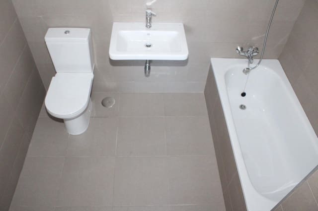 4 slaapkamer Flat te huur in Dos Hermanas met zwembad garage - € 1.300 (Ref: 8193872)