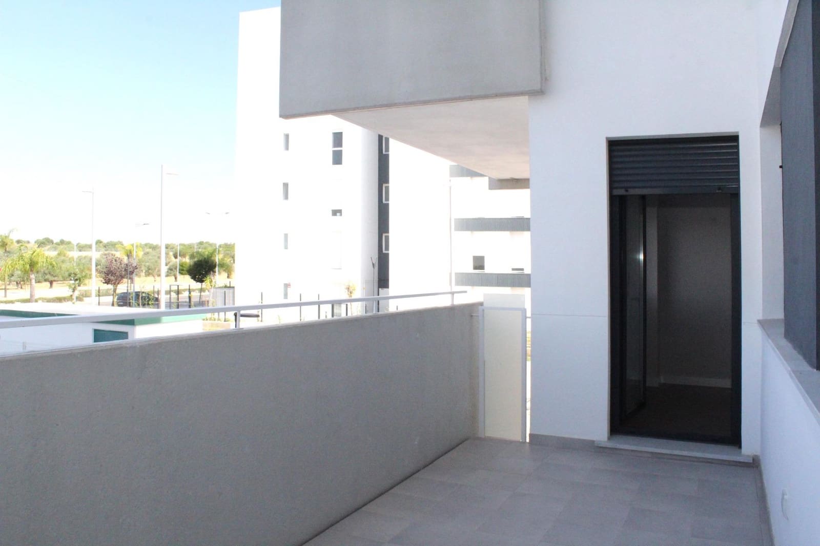4 slaapkamer Flat te huur in Dos Hermanas met zwembad garage - € 1.300 (Ref: 8193872)