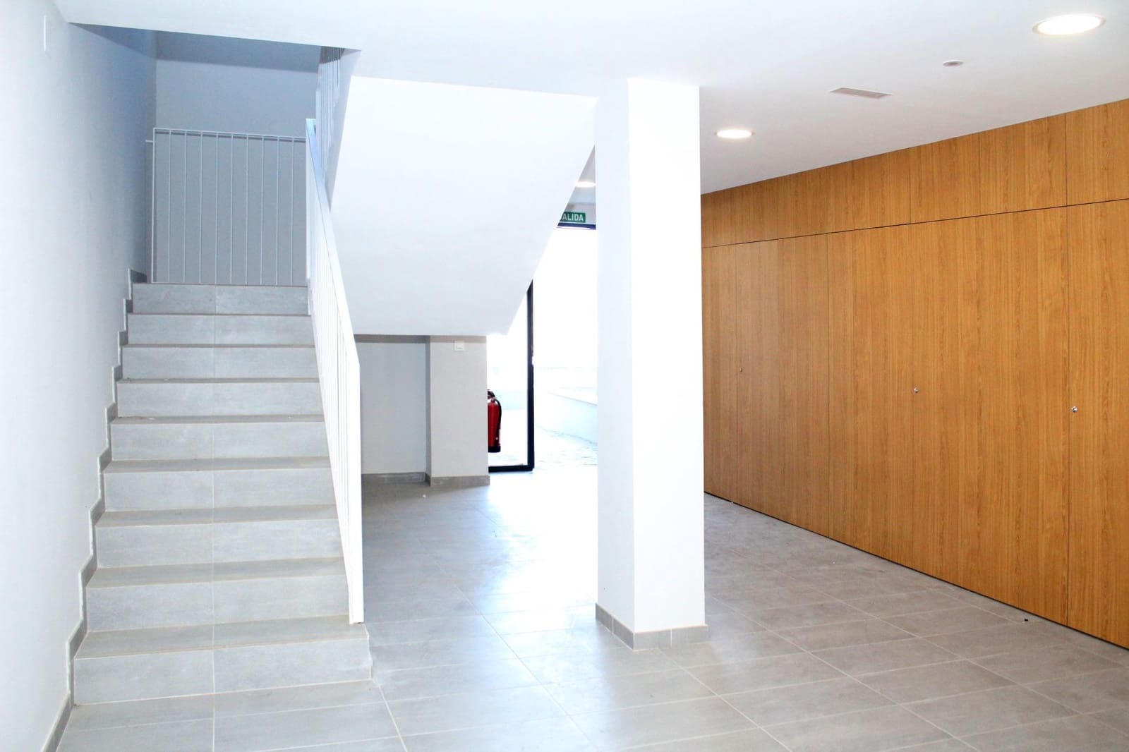 4 slaapkamer Flat te huur in Dos Hermanas met zwembad garage - € 1.300 (Ref: 8193872)