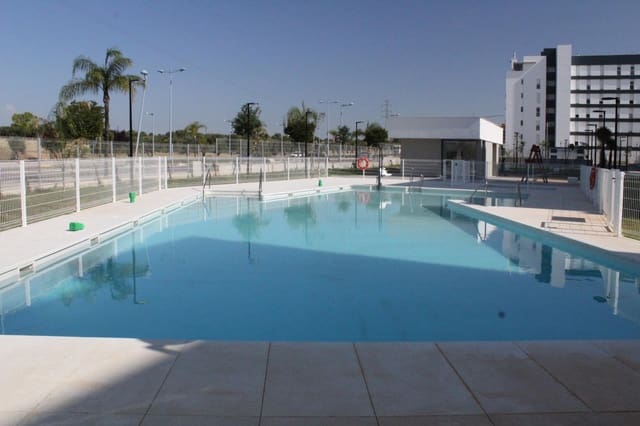 4 slaapkamer Flat te huur in Dos Hermanas met zwembad garage - € 1.300 (Ref: 8193872)