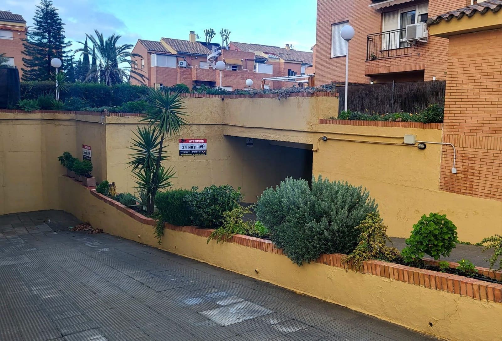 Garage til salg i Tomares - € 20.000 (Ref: 8308724)