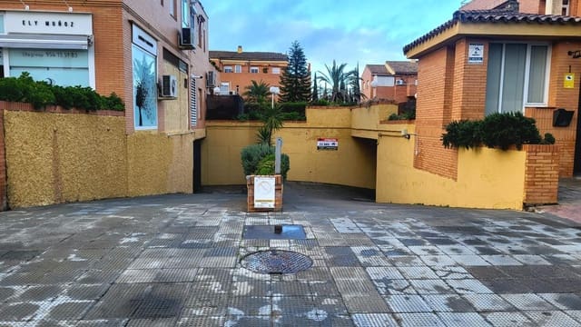 Garage for sale in Tomares - € 20,000 (Ref: 8308724)