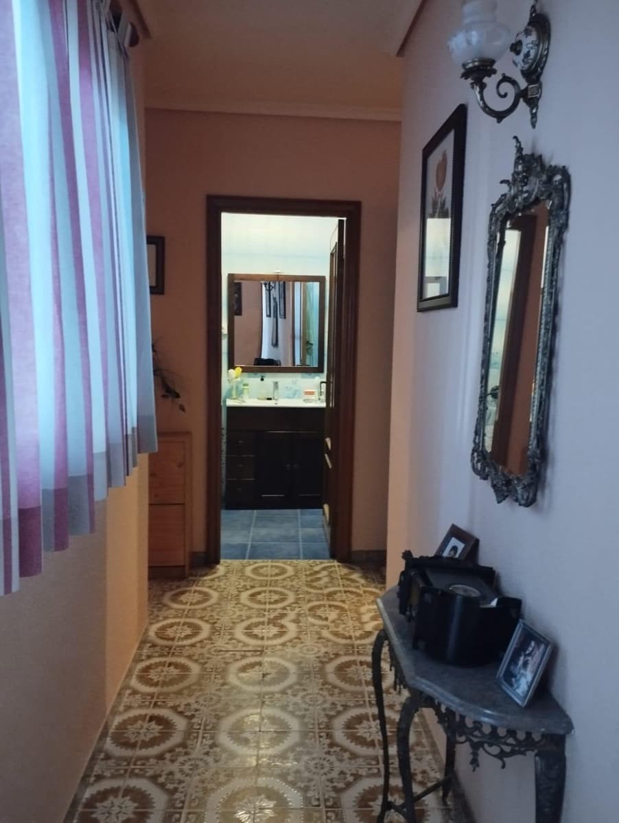 4 soveværelse Villa til salg i Cala med swimmingpool - € 150.000 (Ref: 8311014)