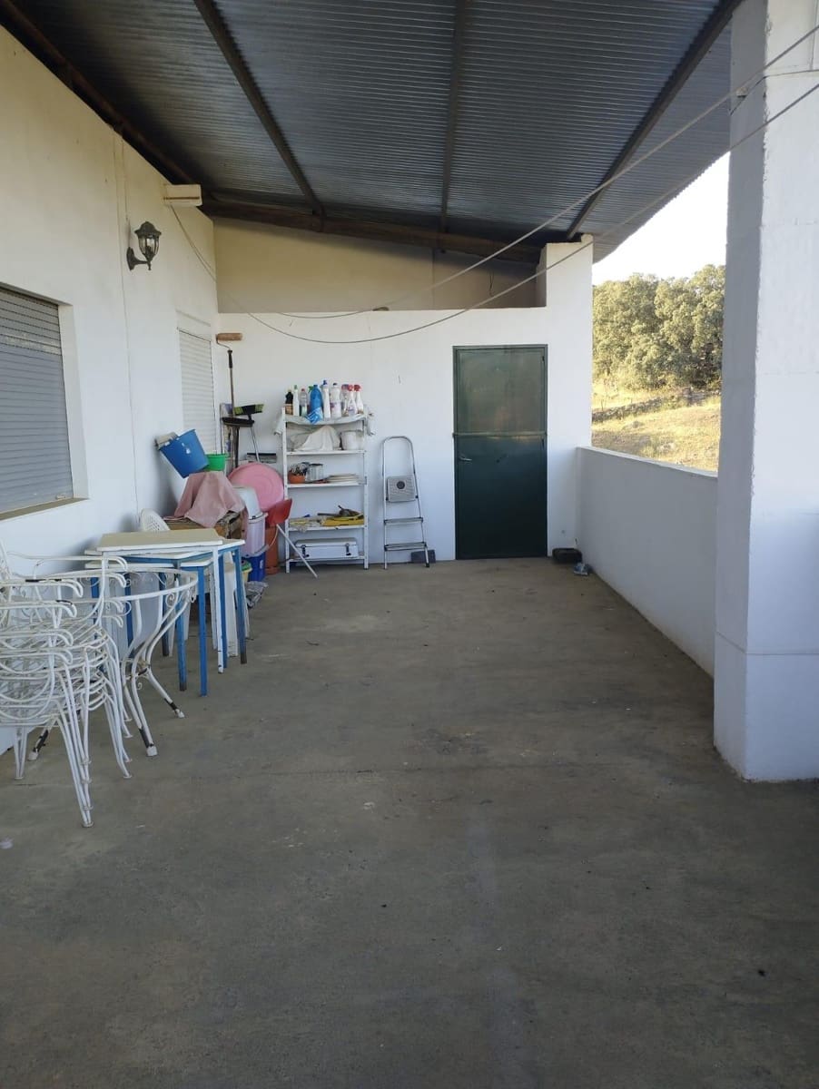 4 soveværelse Villa til salg i Cala med swimmingpool - € 150.000 (Ref: 8311014)