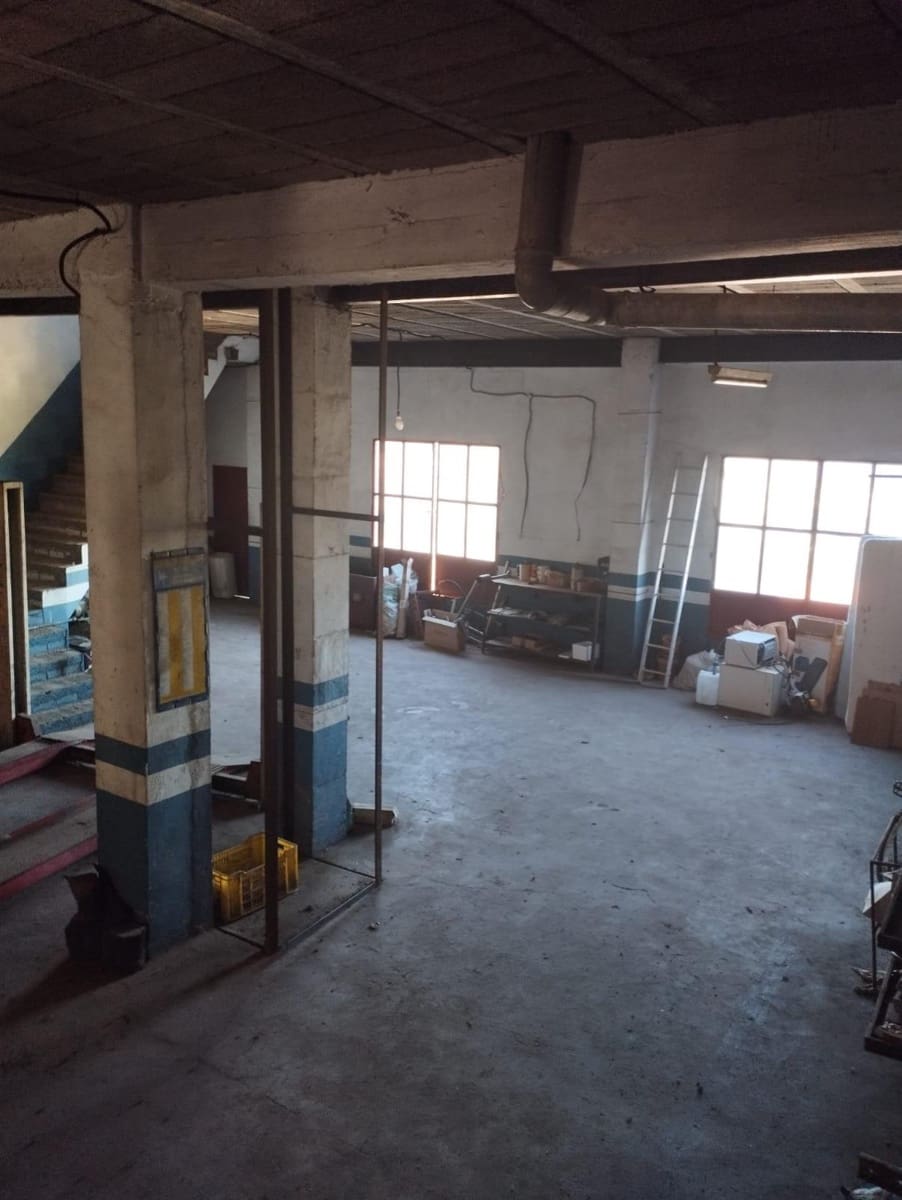 4 soveværelse Villa til salg i Cala med swimmingpool - € 150.000 (Ref: 8311014)