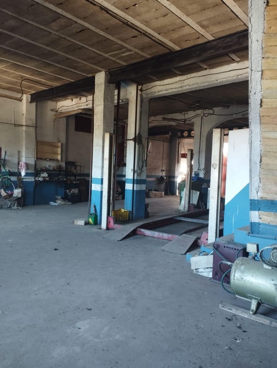 4 soveværelse Villa til salg i Cala med swimmingpool - € 150.000 (Ref: 8311014)