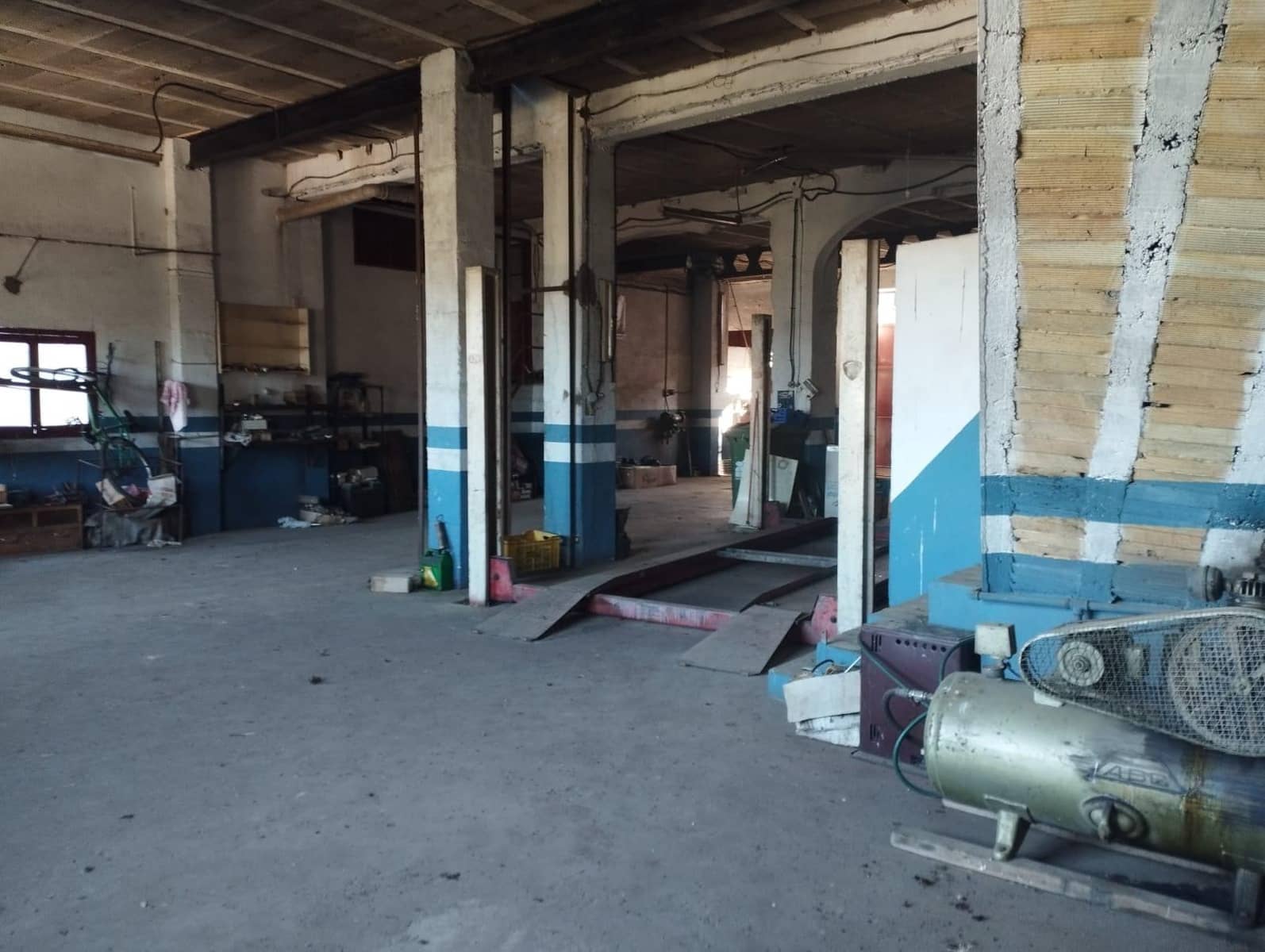 4 soveværelse Villa til salg i Cala med swimmingpool - € 150.000 (Ref: 8311014)