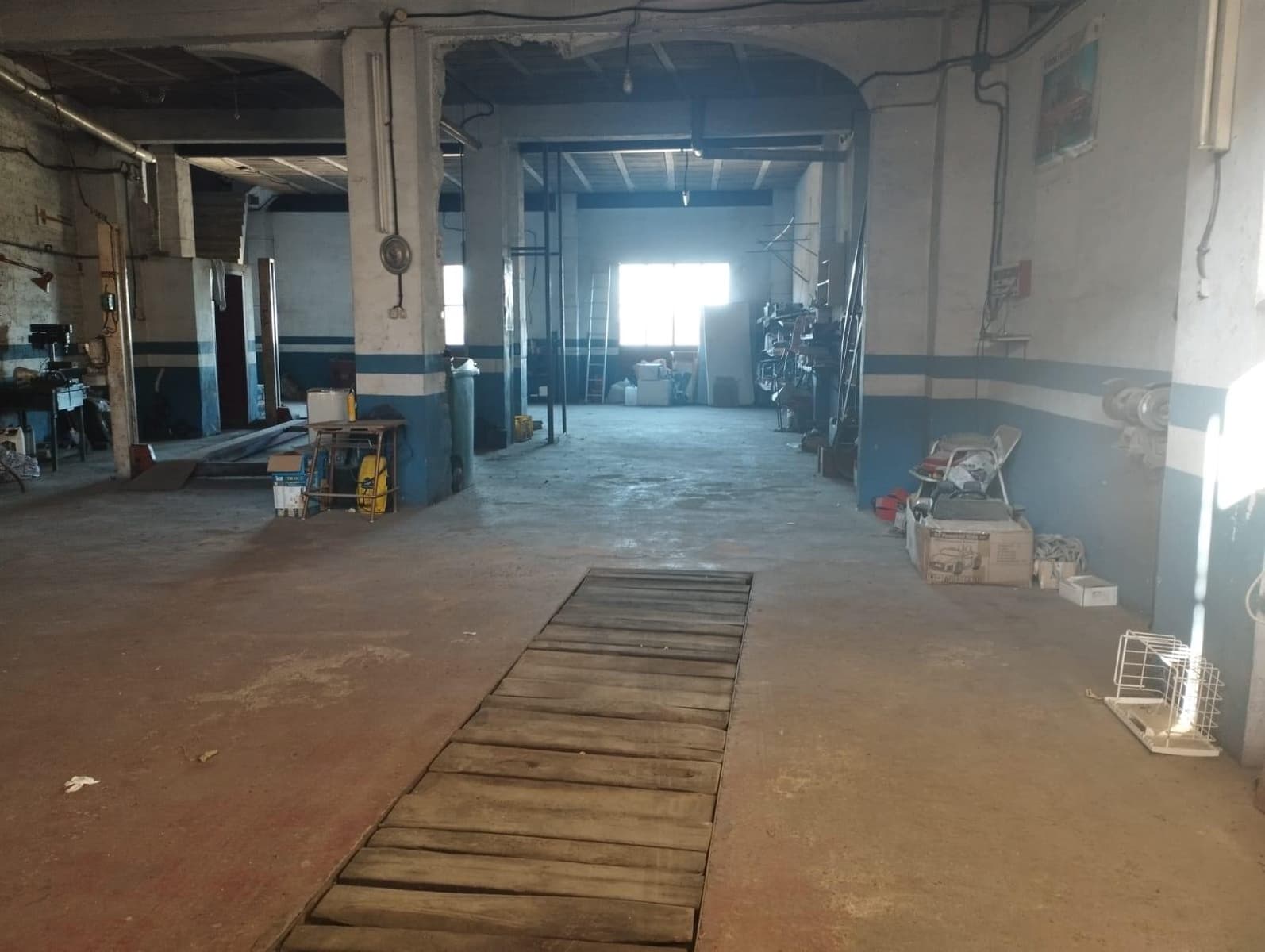 4 soveværelse Villa til salg i Cala med swimmingpool - € 150.000 (Ref: 8311014)