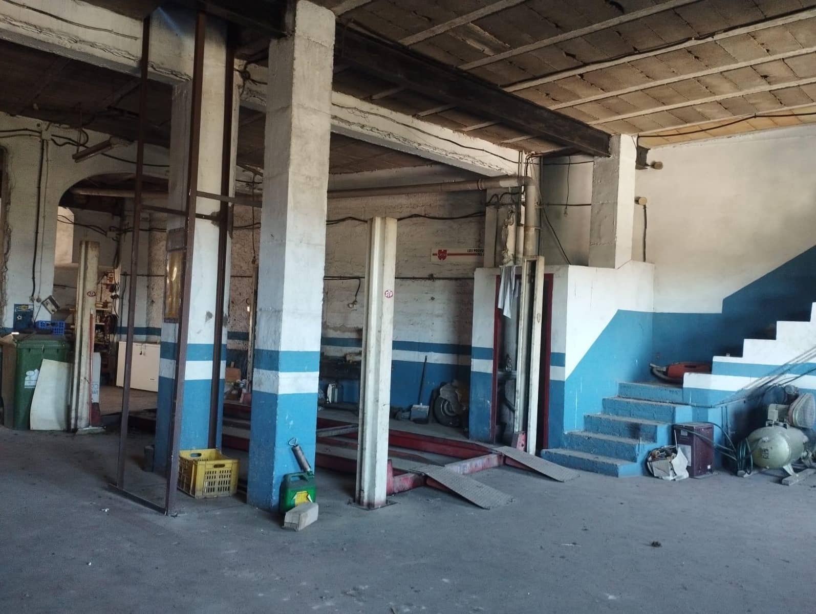 4 soveværelse Villa til salg i Cala med swimmingpool - € 150.000 (Ref: 8311014)