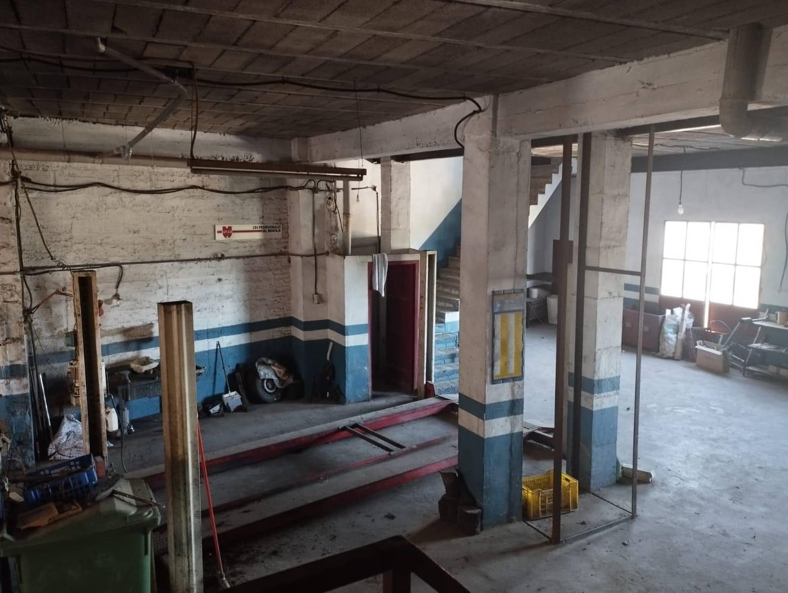 4 soveværelse Villa til salg i Cala med swimmingpool - € 150.000 (Ref: 8311014)