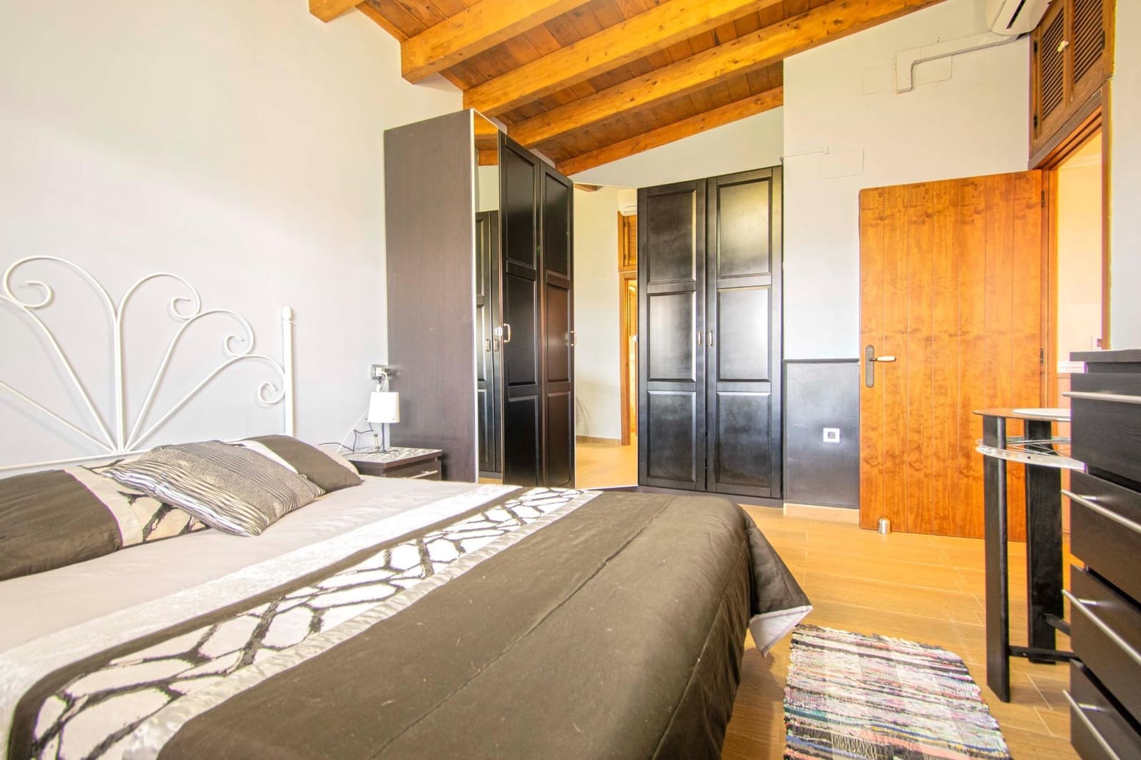 5 bedroom Villa for sale in Utrera with pool - € 238,000 (Ref: 8396645)